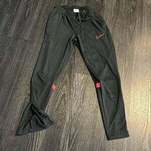 🍍NIKE DRI FIT PANTS🍍ZIP ANKLE🍍POCKETS🍍SIZE SMALL🍍D2